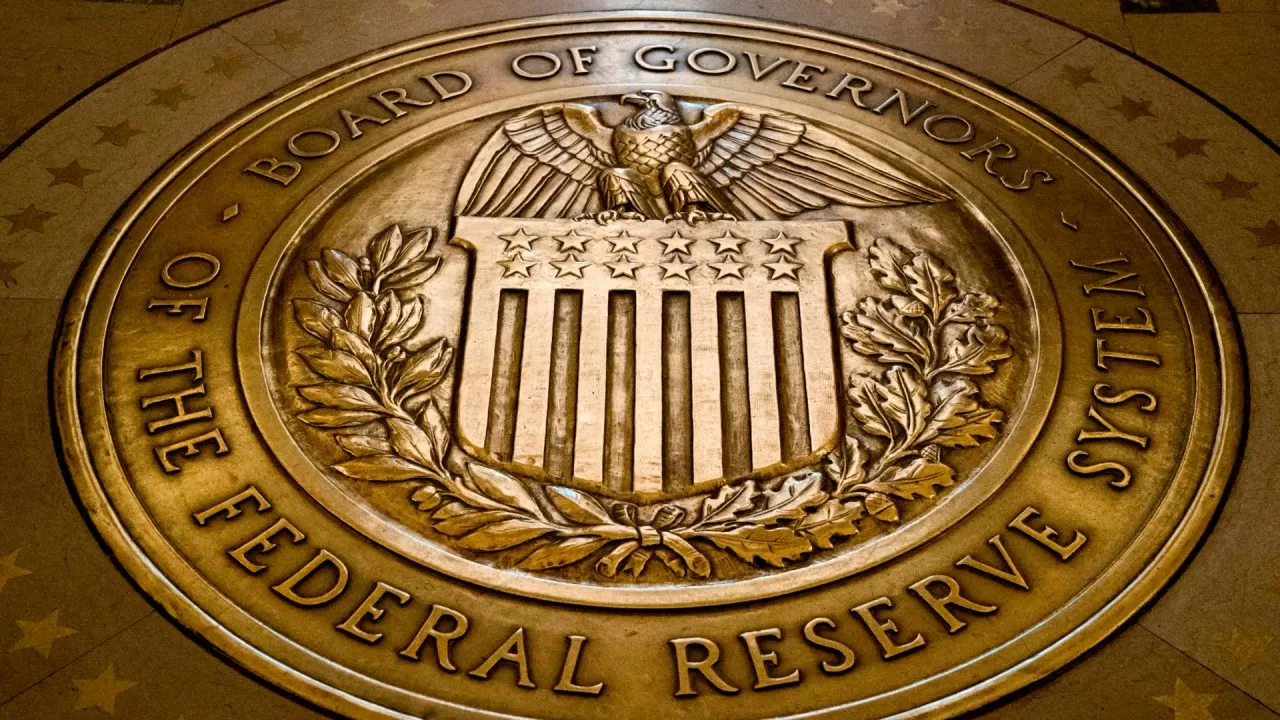 Дилемма ФРС: можно ли одновременно поддержать экономику и ослабить инфляцию?