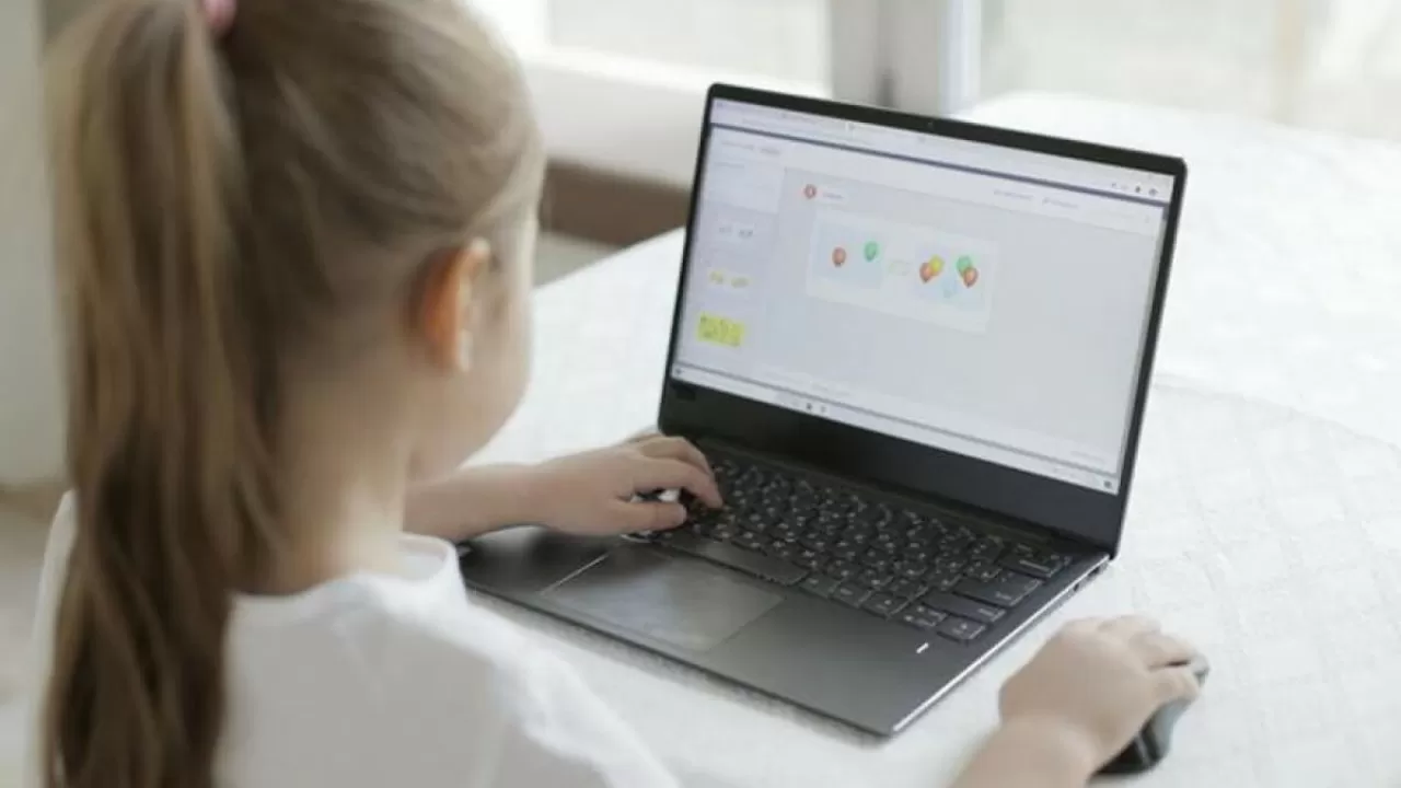 Бүгін Шығыс Қазақстан облысында оқушылар онлайн оқиды