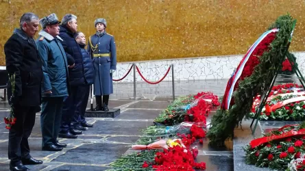 Казахстанские дипломаты почтили память погибшим в Сталинградской битве
