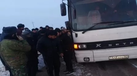 В Жамбылской области из сломавшегося автобуса эвакуировали более 50 человек
