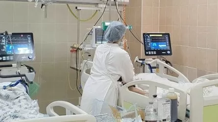 Ақтауда жоғары қабаттан төбесіне диван құлаған науқастың жағдайы ауыр