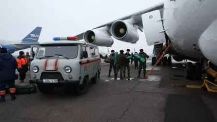 В Турцию вылетели казахстанские спасатели и медики