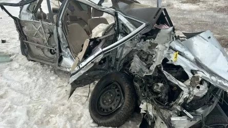 Четыре человека погибли после лобового столкновения машин на западе РК