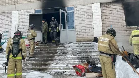 Пожар в школе в Актобе: из здания эвакуировали около 900 учеников
