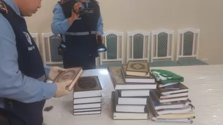 Житель Шымкента привез 24 религиозные книги из Медины
