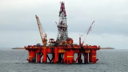 "Лукойл" и "КазМунайГаз" начнут добычу нефти в Каспийском море в 2028 году