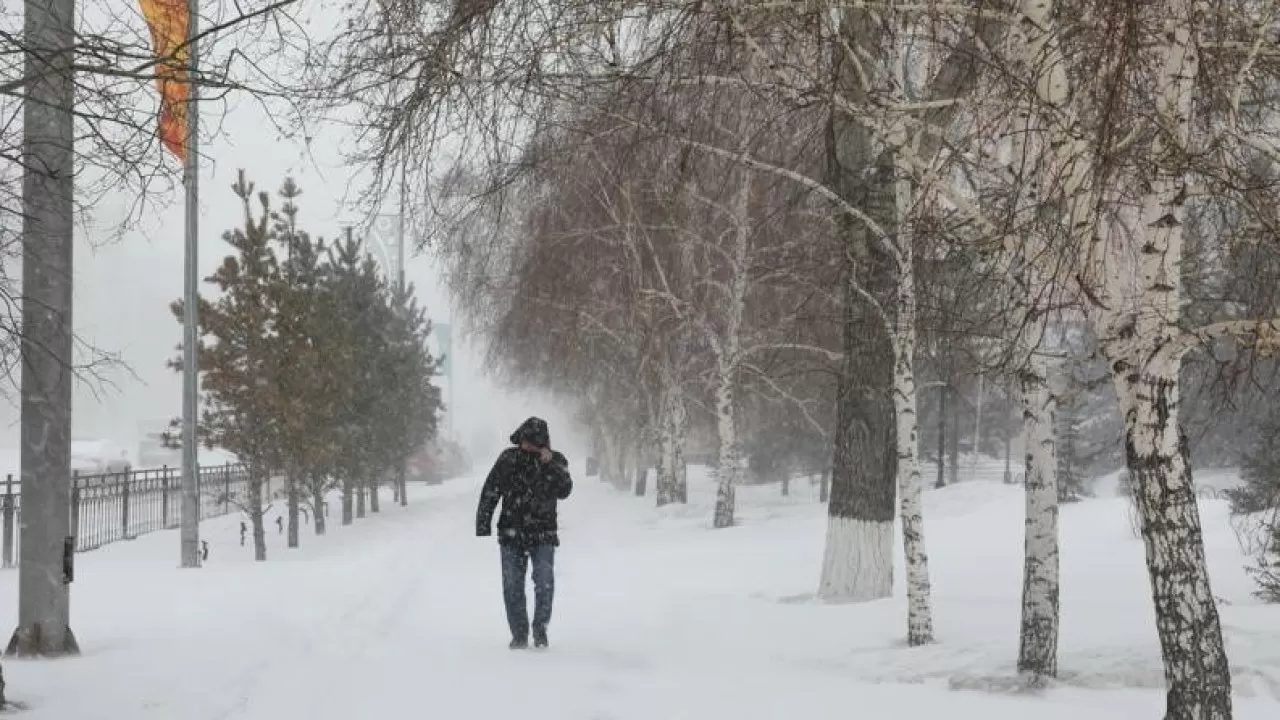 Штормовое предупреждение объявлено в 16 регионах Казахстана