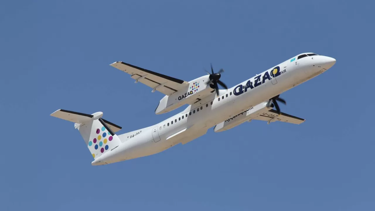 Самолет Qazaq Air экстренно сел в Атырау