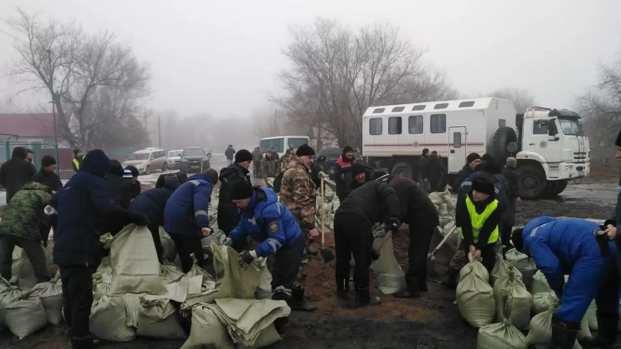 Более 1000 человек борются с паводками в ЗКО