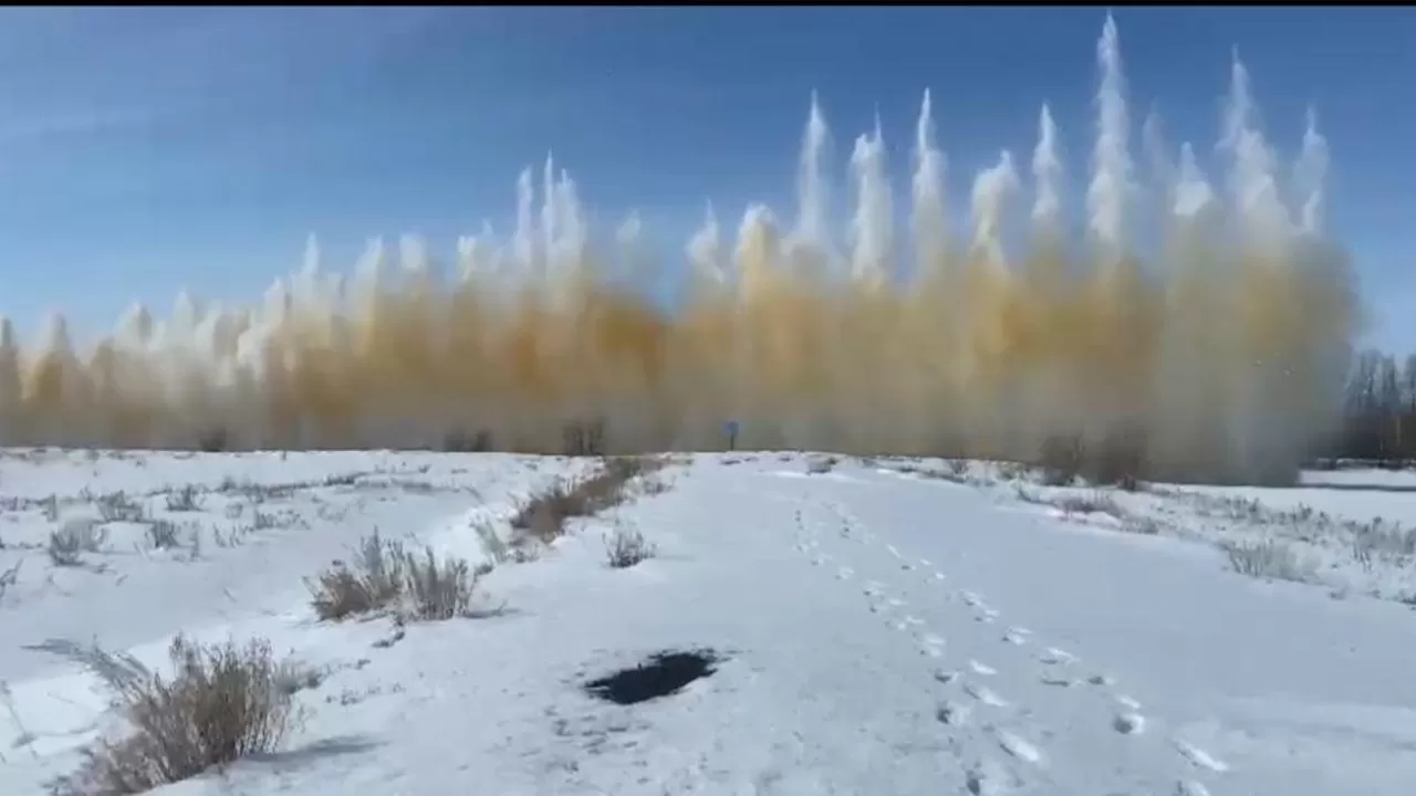 Взрывать лед начали на реках в Карагандинской области
