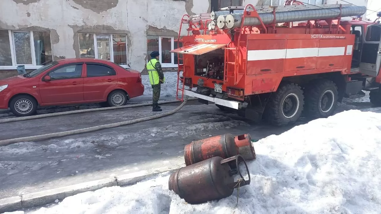 Пәтердегі өрт кезінде Өскеменнің өрт сөндірушілері ер адамды құтқарды