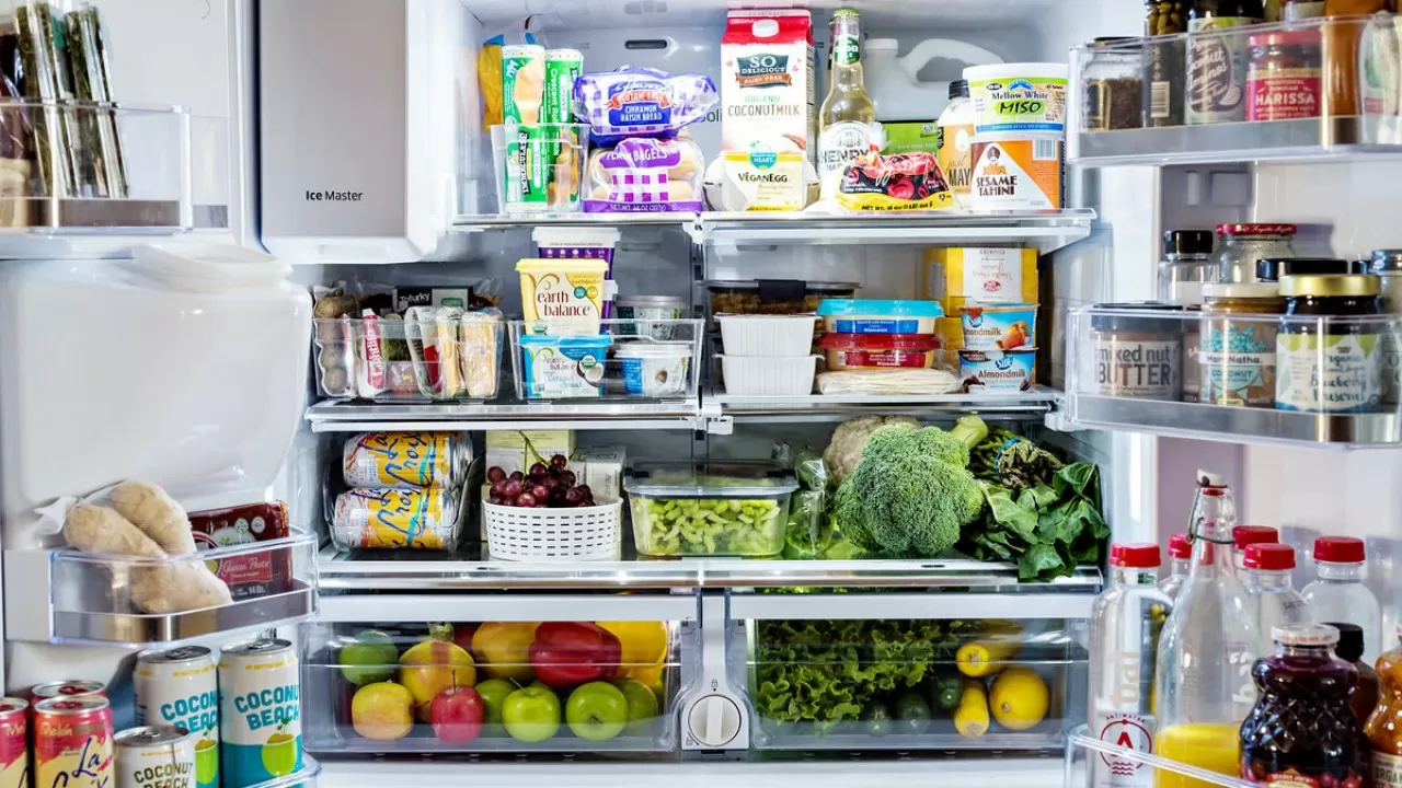Какие продукты опасно хранить в холодильнике 