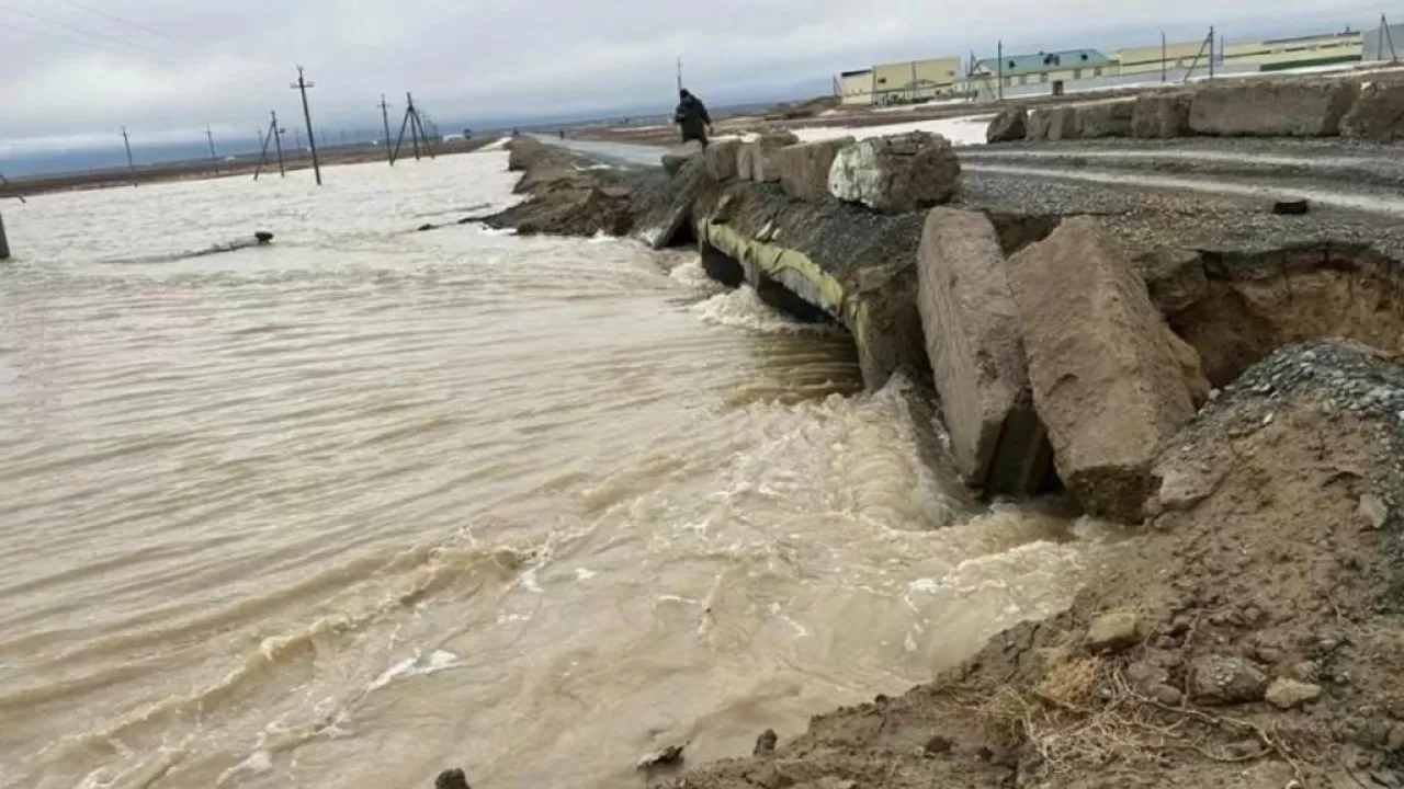 Ақтөбе облысында көпірлерді су шайып кетті