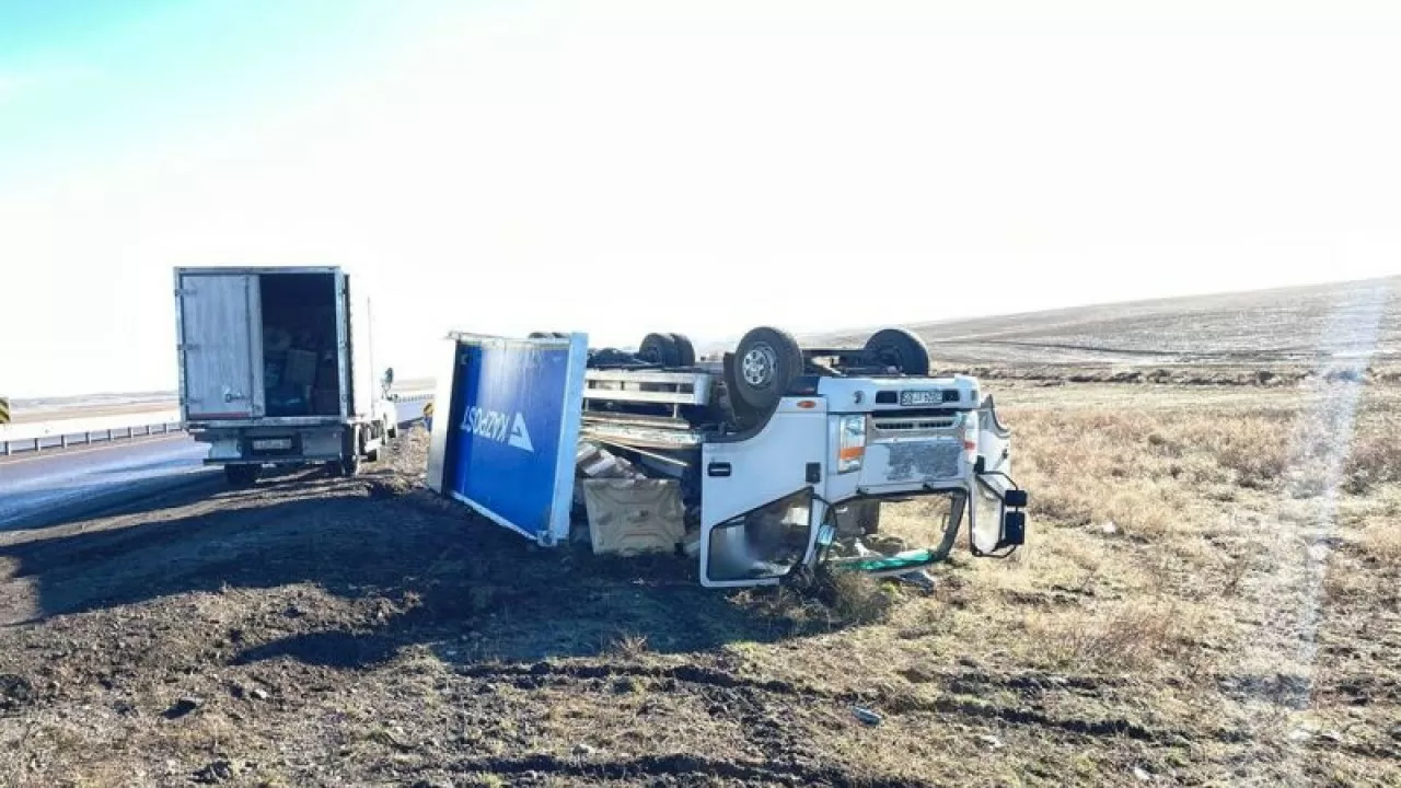 Алматы-Өскемен тас жолындағы көлік апатынан бір адам қаза тауып, екеуі ауруханаға түсті