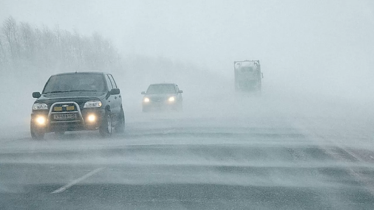 10 участков автодорог закрыли в Казахстане из-за непогоды