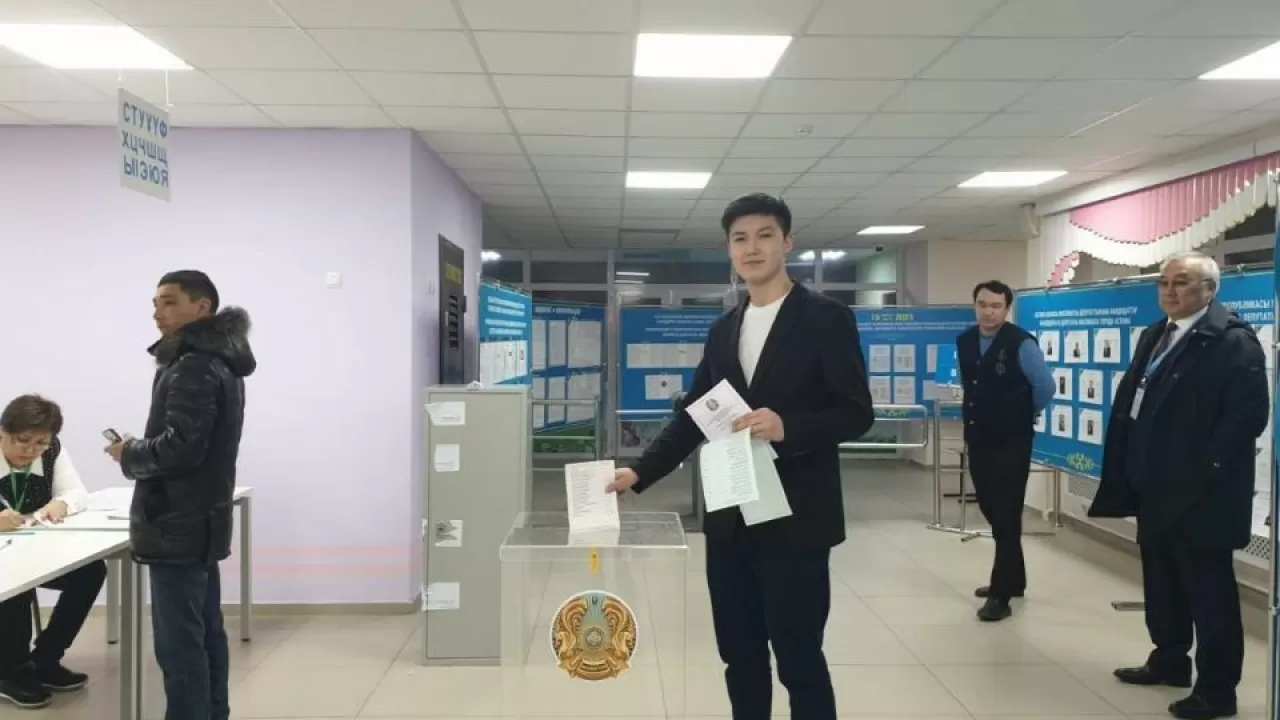 Елорданың 18 жастағы тұрғыны сайлауда алғаш рет дауыс берді