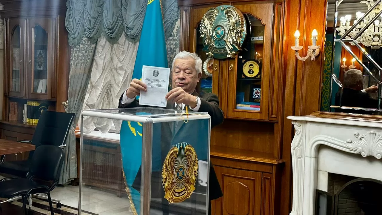 Қазақстандықтар Ыстанбұлда да дауыс беріп жатыр 