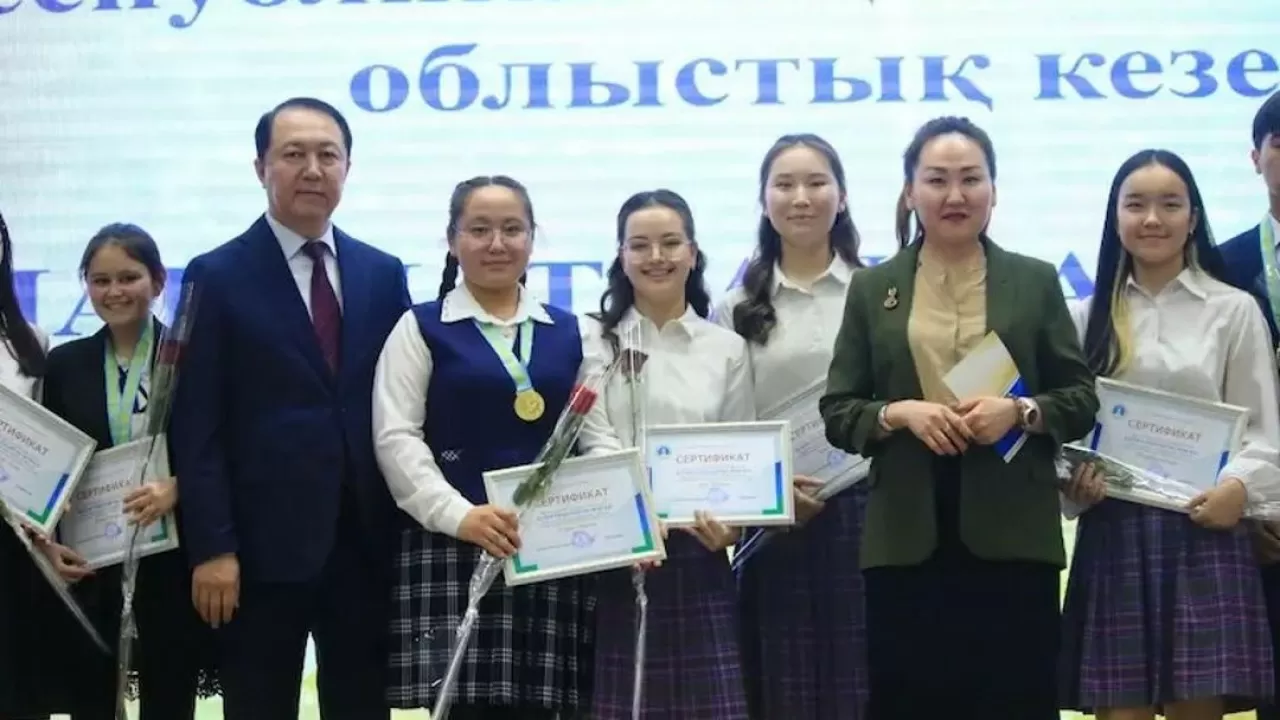 Қызылордада пәндік олимпиада жеңімпаздарына 14 білім гранты табысталды
