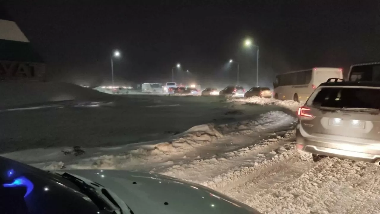 Движение ограничили в двух областях Казахстана