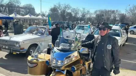 Выборы в Казахстане: в Конаеве проходит парад ретроавтомобилей