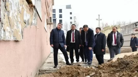Министр С.Нұрбек Атырауда апаттық жағдайда тұрған студенттік жатақханаға барды