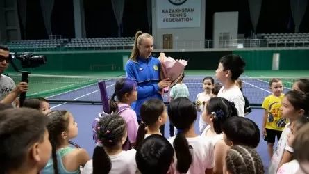 Елена Рыбакина өзінің сыйақысын қазақстандық жас теннисшілерге берді