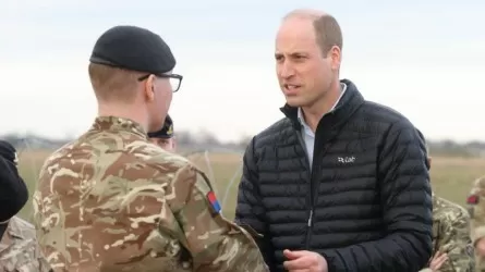 Ханзада Уильям Украина шекарасына жақын орналасқан Польшадағы әскери базаға барды