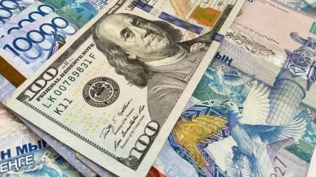 Тенге продолжает слабеть по отношению к доллару