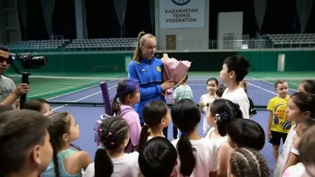 Рыбакина помогла деньгами юным казахстанским теннисисткам