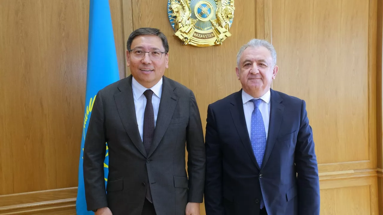 Алматы әкімі Ерболат Досаев Түркияның Қазақстандағы Елшісі Мұстафа Капуджумен кездесті