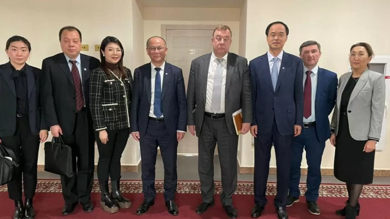 Денсаулық сақтау вице-министрі шетелдік компаниялардың өкілдерімен кездесулер өткізді