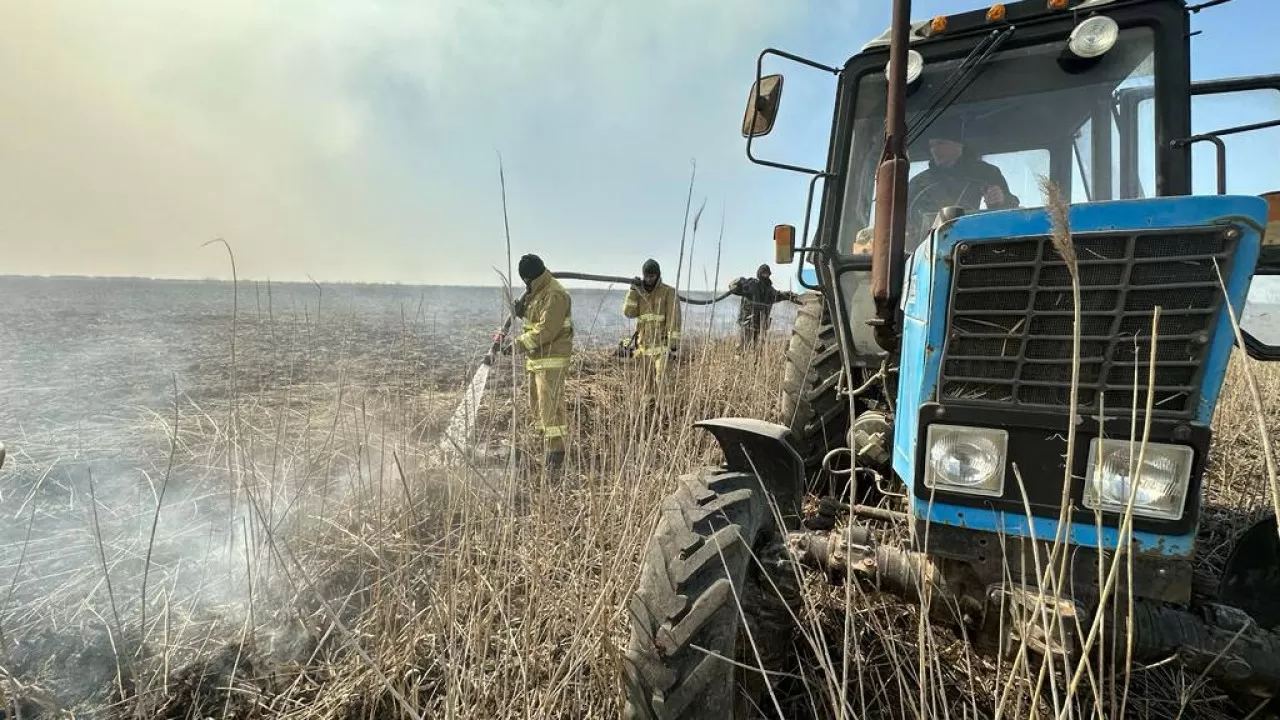 Атырау облысында қамыс өрті сөндірілді