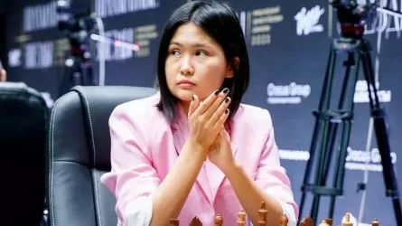 Бибісара Асаубаева шахматтан төрт дүркін әлем чемпионын жеңді