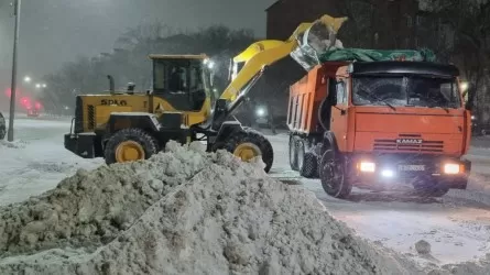 Сильный снегопад в Астане: за выходные осадков выпало больше месячной нормы