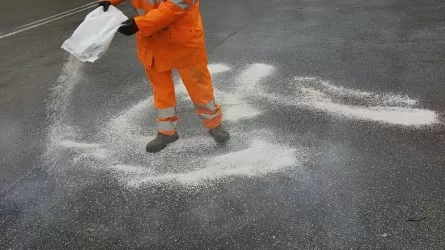Почти 70 тыс. тенге заплатили подрядчики за использование соли на улицах Павлодара