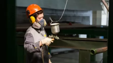 Сколько казахстанцев трудятся во вредных условиях?
