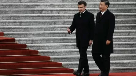 Макрон сказал, что Си Цзиньпин в состоянии "привести Россию в чувство"