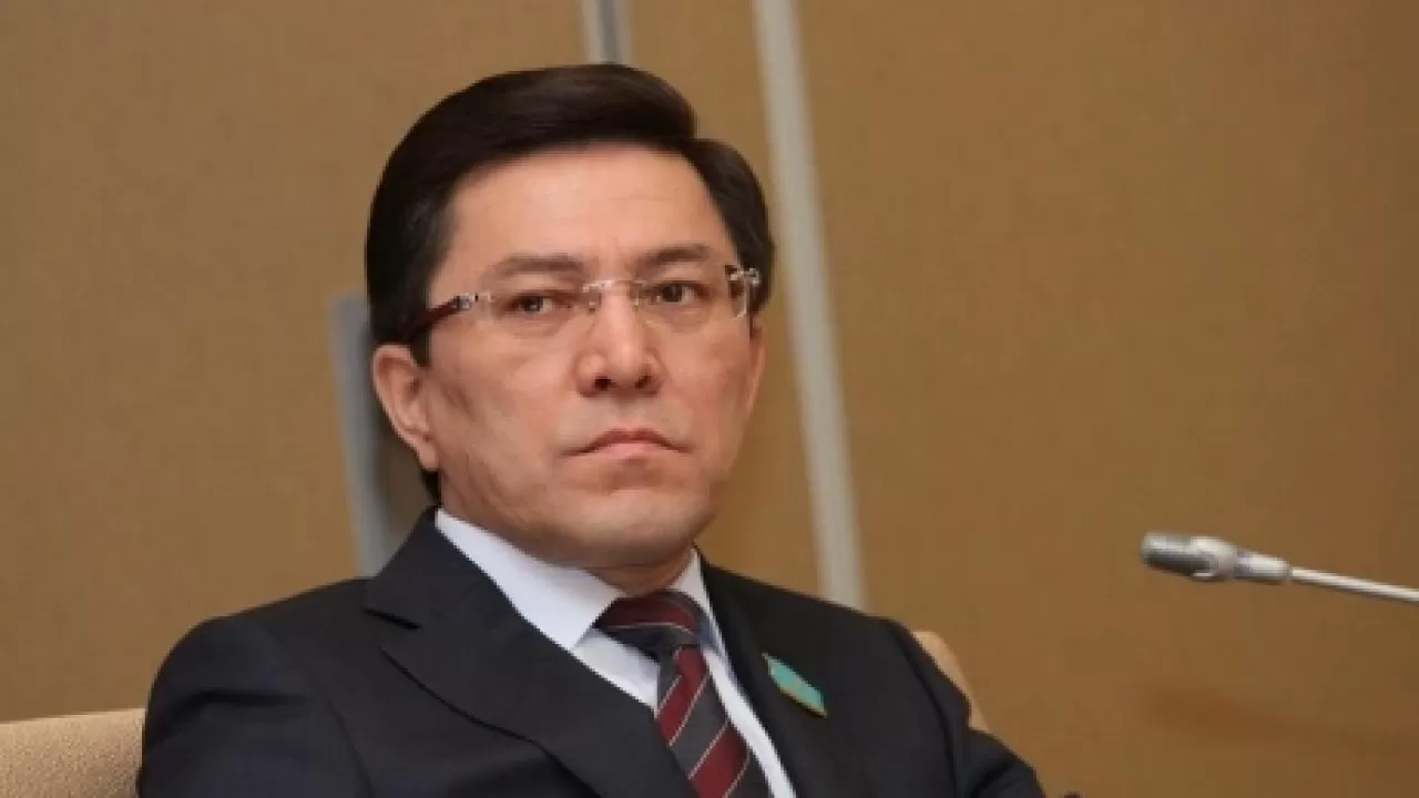Парламентте депутаттар өзара сөзге келіп қалды