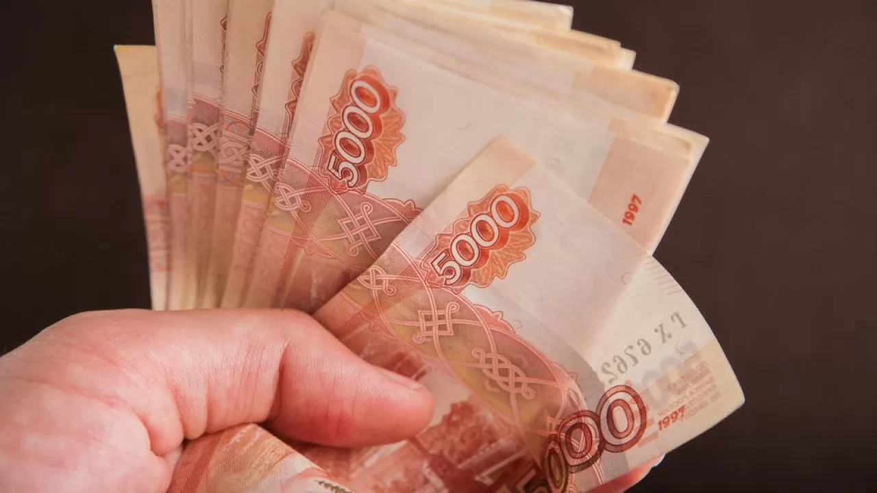 Власти Казахстана собираются разрешить банкам вывозить рубли