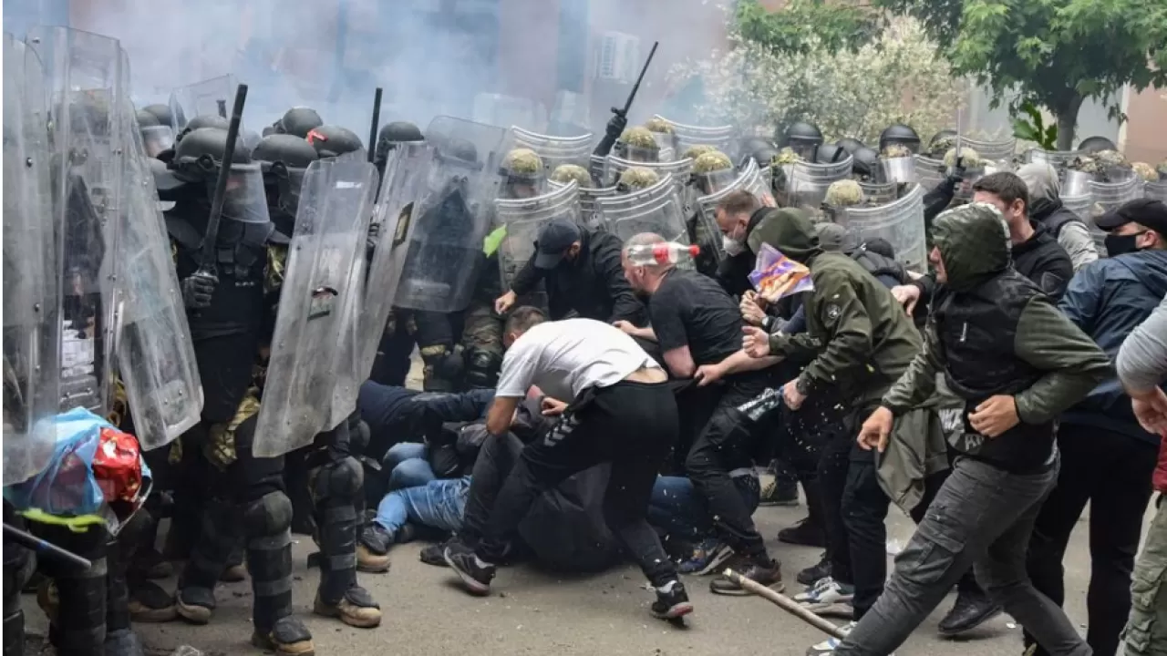 30 миротворцев и 52 протестующих ранены в ходе столкновений в Косово