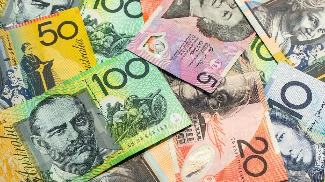 Австралийский доллар резко упал из-за госдолга США