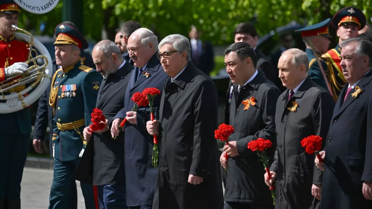 Кошанов ответил критикам Токаева за поездку на парад в Москву 