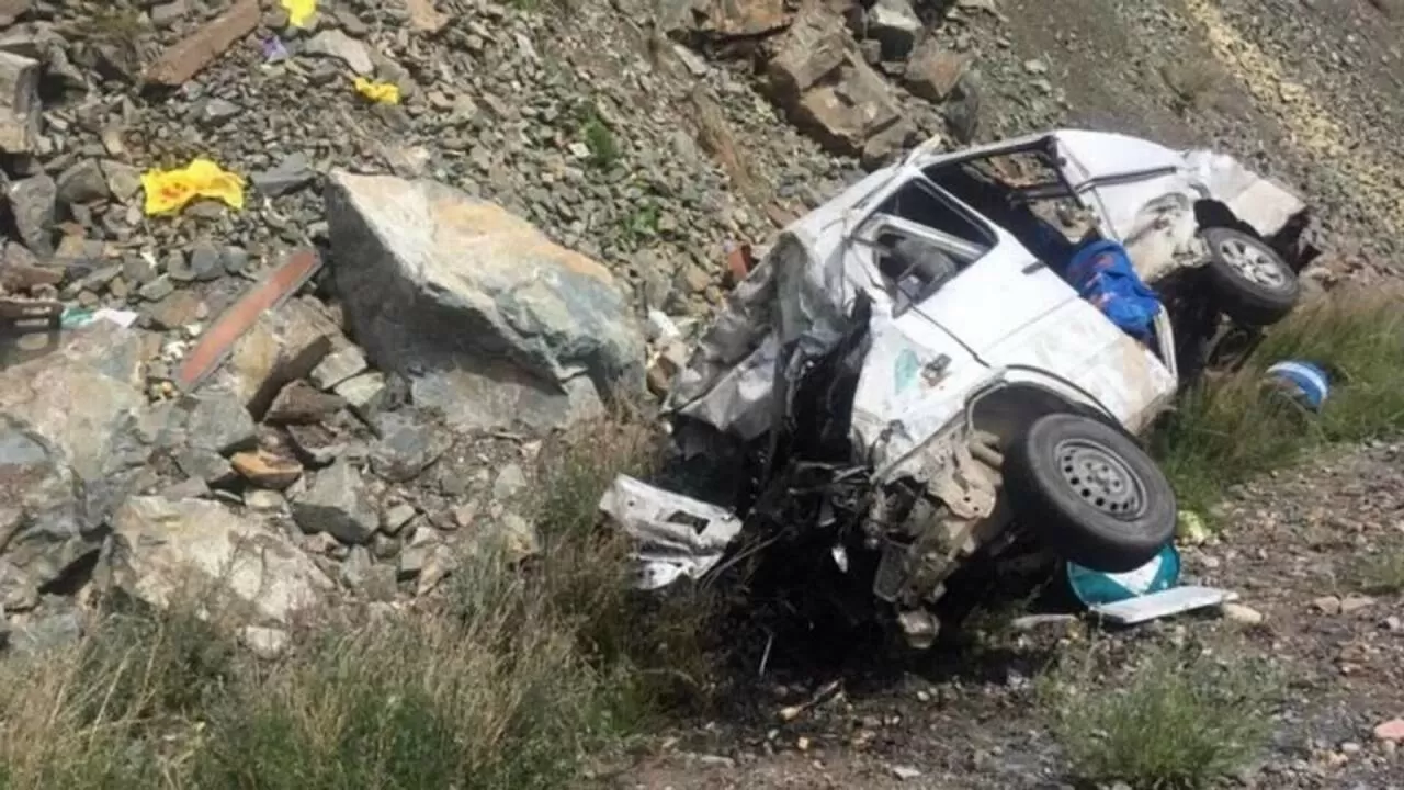 Мини-вэн упал в 200-метровый овраг в Таджикистане: шесть человек погибли 