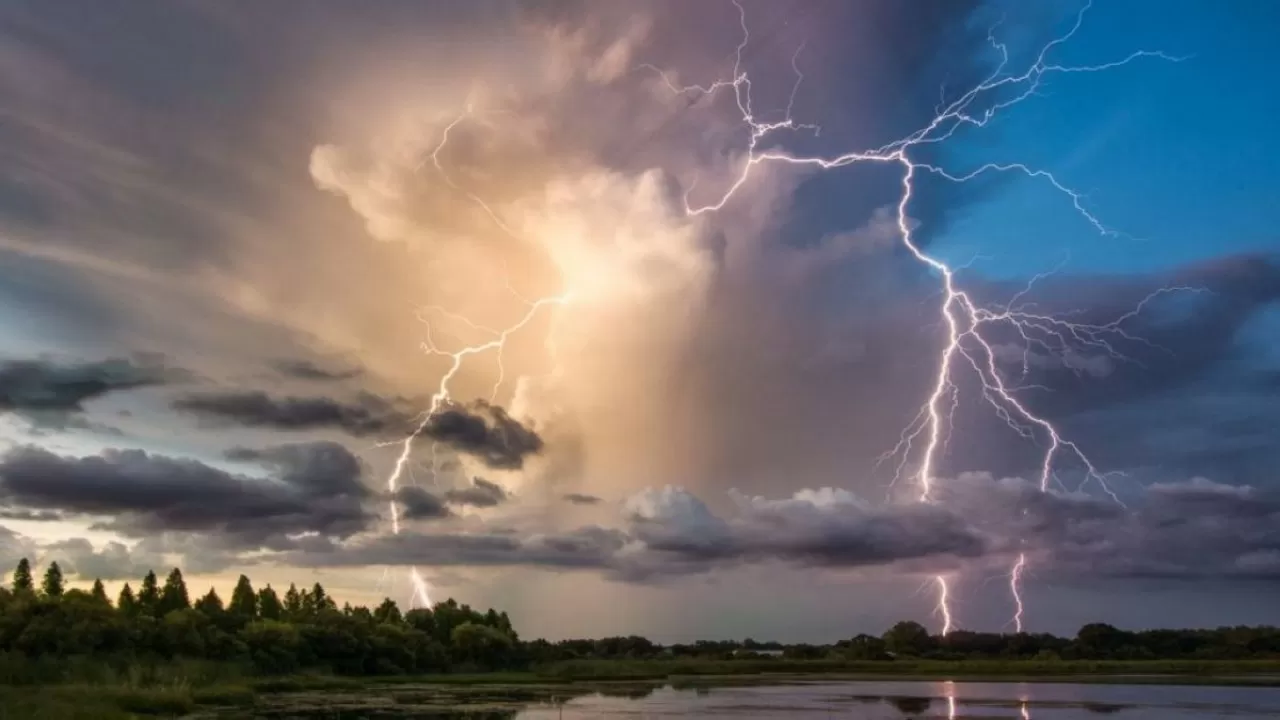 Елдің басым бөлігінде жел күшейіп, тұман түседі