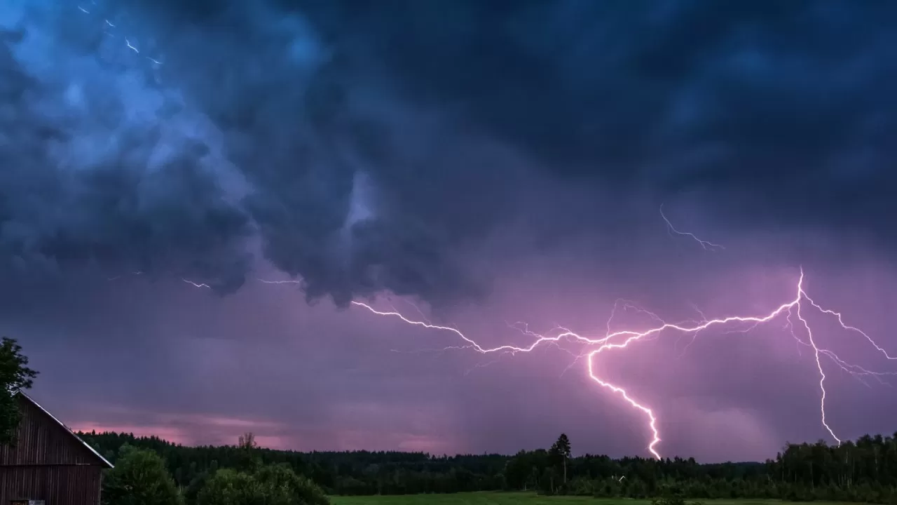Штормовое предупреждение объявлено в 15 областях Казахстана