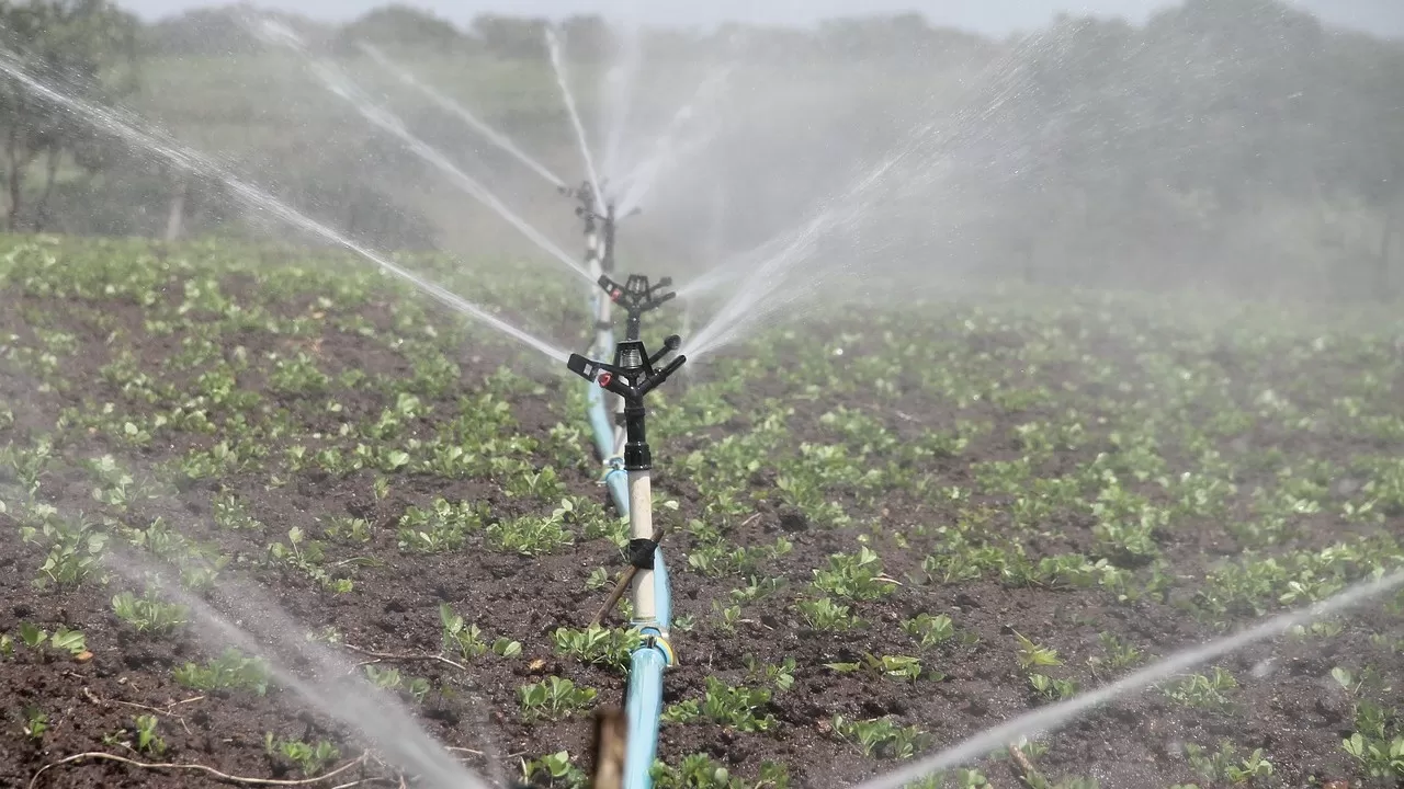 Минсельхоз предложил утвердить тарифы на воду для аграриев по способам полива