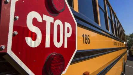 Мектеп оқушысы 66 жолаушы отырған автобусты аман алып қалды