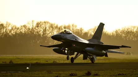 США обучат украинских летчиков полетам на истребителях F-16