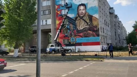 Мурал в память о пожарном Мейржане Айманове появился в Павлодаре
