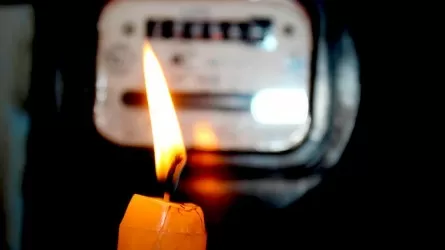 Восемь лет карагандинцы ждут подведения в дома электричества